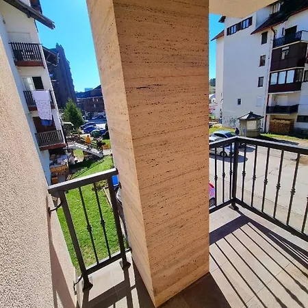 Atla Apartment *